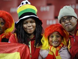 Aficionados durante el partido de cuartos de final entre España y Paraguay.AFP  /