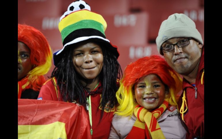 Aficionados durante el partido de cuartos de final entre España y Paraguay.AFP  /