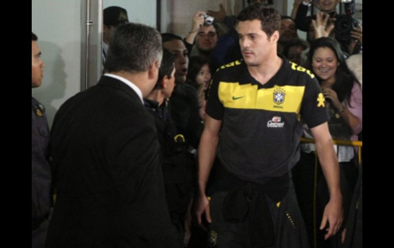 El guardameta brasileñp Julio César en su arribo a Rio de Janeiro. REUTERS  /