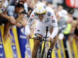 El ciclista suizo Fabian Cancellara contunúa como lider. EFE  /