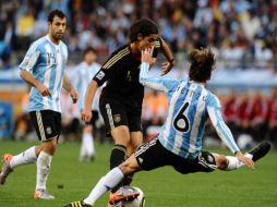 El jugador alemán Khedira (centro) en el partido de cuartos de final. AFP  /