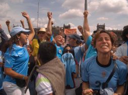 Para miles de ciudadanos uruguayos la clasificación de su selección a semifinales representa una alegría doble. NTX  /