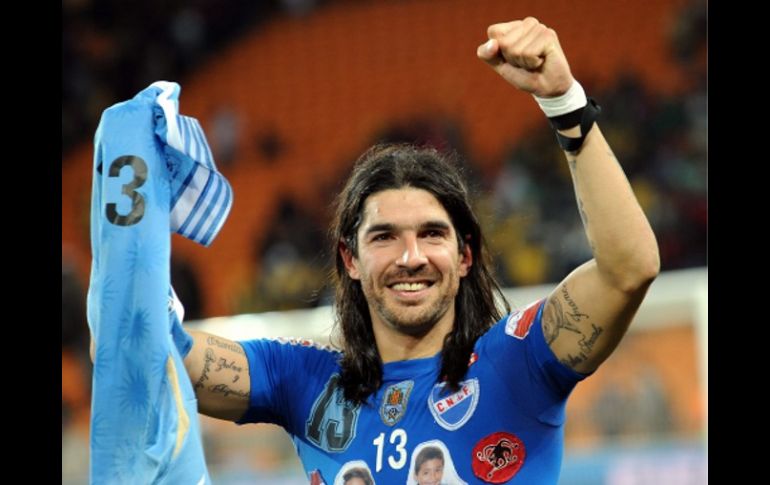 El jugador de Uruguay Sebastián Abreu celebra  tras el partido ante Ghana. EFE  /