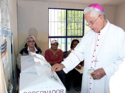 El arzobispo de Durango, Héctor González Martínez, pidió a los electores que no dejen amedrentar, al acudir a votar. EL UNIVERSAL  /