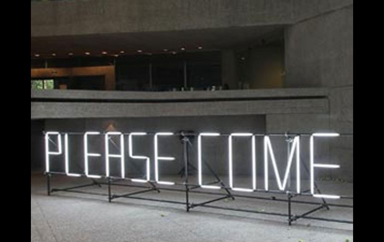 ''Please come back'' obra de Claire Fontaine. ESPECIAL  /