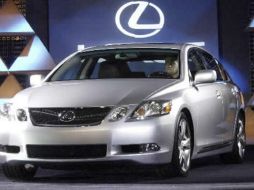 La llamada a revisión obligará a chequear tres versiones diferentes del Crown y al menos siete modelos del Lexus. ESPECIAL  /