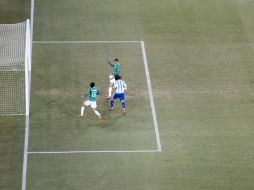 El argentino Carlos Tévez anotó ante México en fuera de lugar, pero el abanderado no se dio cuenta y el gol contó. GETTY IMAGES SPORT  /