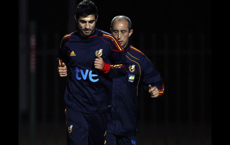 El defensa Raúl Albiol trota alrededor del campo de entrenamiento en Pochtefsroom. EFE  /