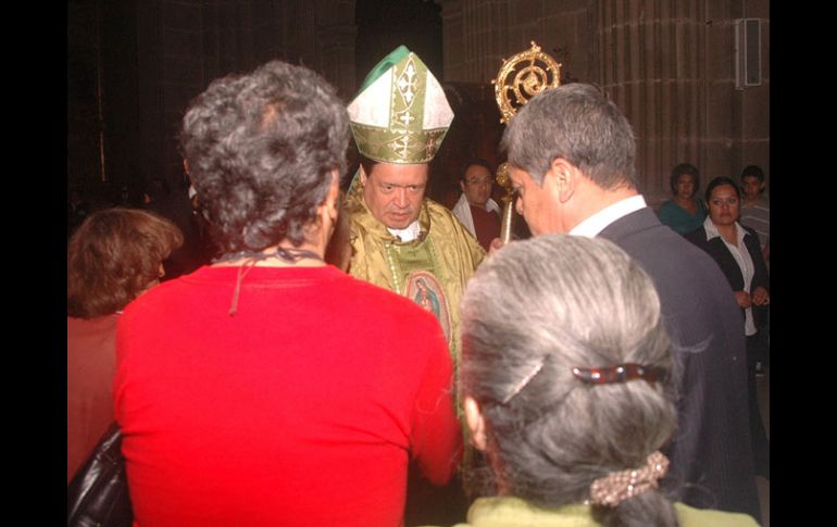 Durante la misa dominical, el cardenal Norberto Rivera pidió a los feligreses redoblar los esfuerzos por la paz. NTX  /