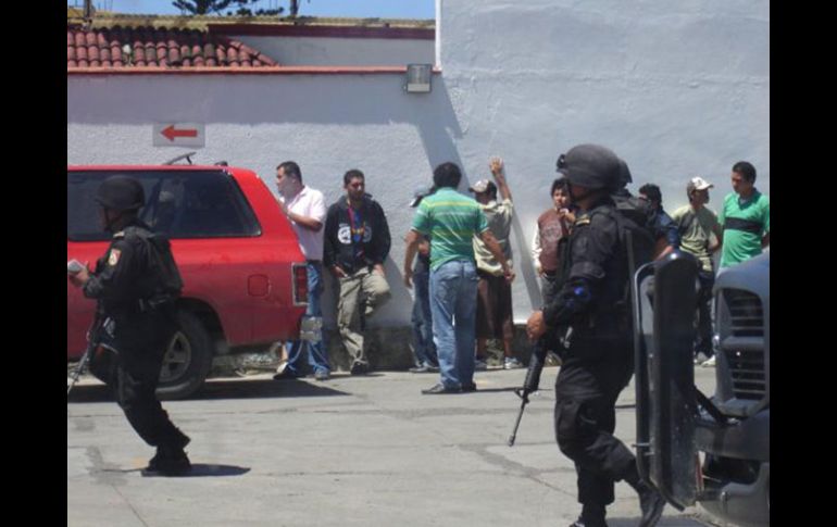 Elementos de la Policía estatal oaxaqueña detuvieron a 38 personas en posesión de explosivos Oaxaca. EL UNIVERSAL  /