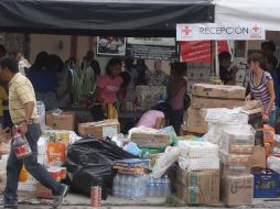 La población acapulqueña dona alimentos para ayudar a daminifiicados en Nuevo León. EL UNIVERSAL  /