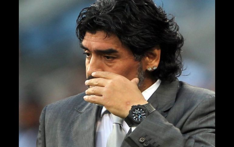 Diego Armanado Maradona, se retira derrotado del partido de eliminación de Argentina.. EFE  /