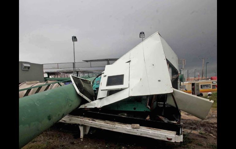 Cientos de negocios, casas y edificios sufrieron daños por el paso del huracán la semana pasada. EL UNIVERSAL  /