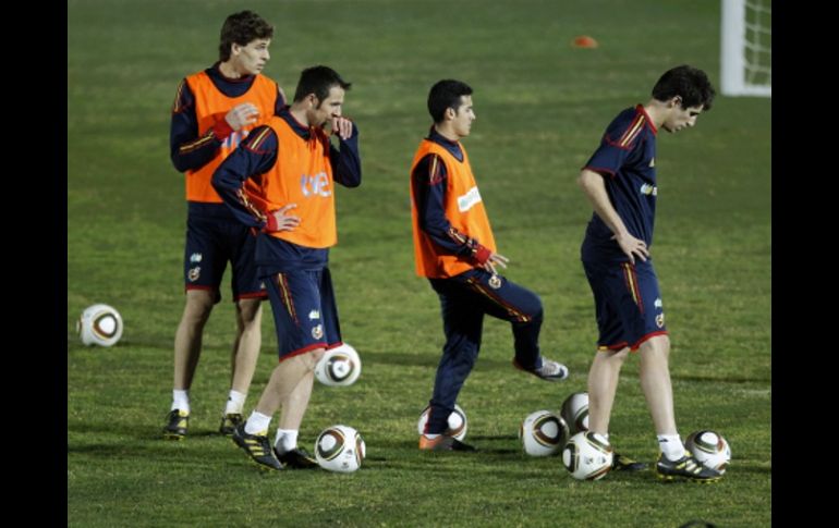 Jugadores de la Selección de España, durante el entrenamiento. AP  /