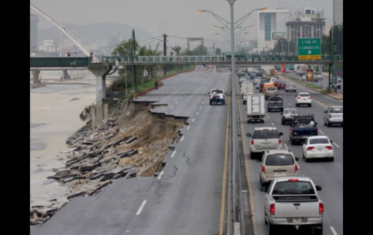 La avenida Constitución, ubicada a las orillas del Río Santa Catarina, fue arrasada por 'Alex'. NTX  /