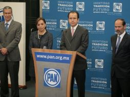 El presidente del PAN, César Nava Vázquez, anuncia el inicio de la discusión partidaria para repetir acuerdos con el perredismo. NTX  /