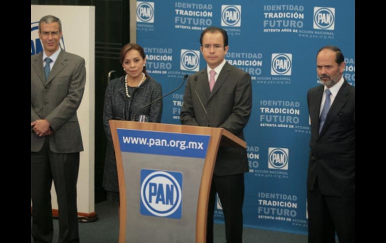 El presidente del PAN, César Nava Vázquez, anuncia el inicio de la discusión partidaria para repetir acuerdos con el perredismo. NTX  /