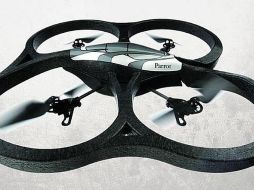 Una imagen del AR.Drone, el dispositivo que permite pilotar un helicóptero en los videojuegos del iPhone.  /