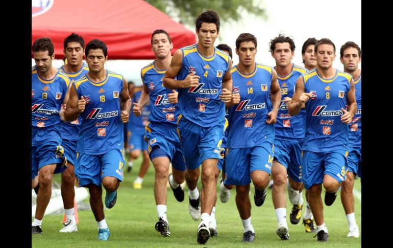 El jugadores del equipo de Tigres durante una sesión de entrenamiento. MEXSPORT  /