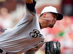 El lanzador de los Cerveceros de Milwaukee, Yovani Gallardo, se lesionó el domingo el costado izquierdo. AFP  /