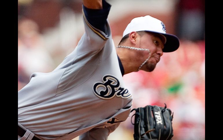 El lanzador de los Cerveceros de Milwaukee, Yovani Gallardo, se lesionó el domingo el costado izquierdo. AFP  /