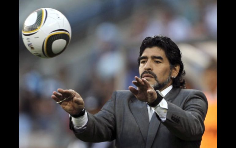 Diego Armando Maradona en el entrenamiento de preparación para el partido de cuartos de final. EFE  /