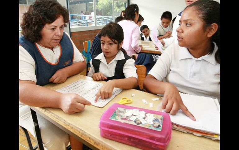 Cientos de profesores de educación primaria no han podido subir al sistema las calificaciones. ARCHIVO  /