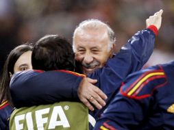 Vicente del Bosque festeja el pase a la final de la Selección española. EFE  /