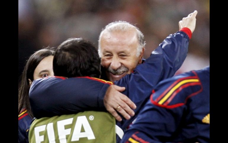 Vicente del Bosque festeja el pase a la final de la Selección española. EFE  /