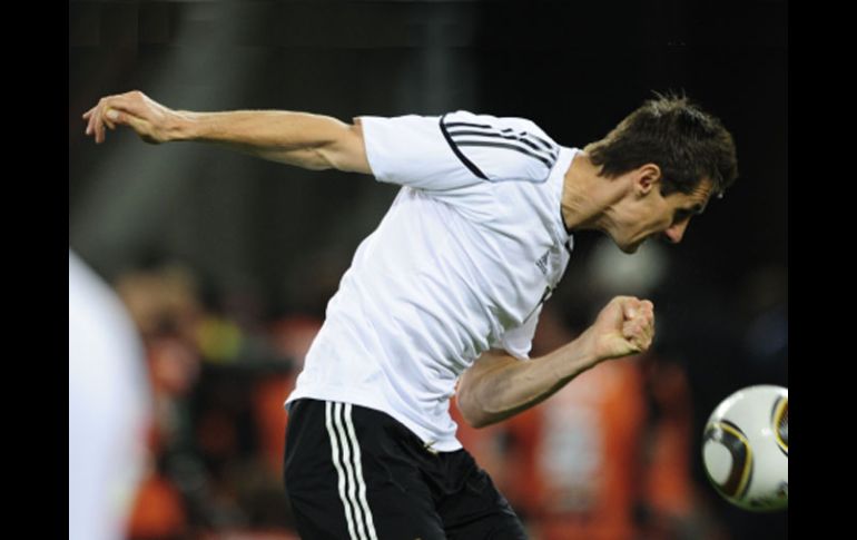 El delantero alemán Miroslav Klose, durante el encuentro ante España. AFP  /