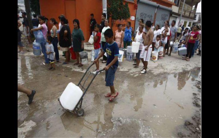 El organismo por ahora, no ha clausurado ninguna tienda o establecimiento, a fin de evitar cualquier escasez de agua. REUTERS  /