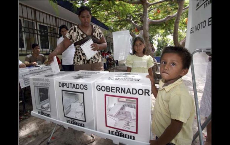 Se extraerán únicamente las actas de las elecciones de gobernador y diputados. EFE  /