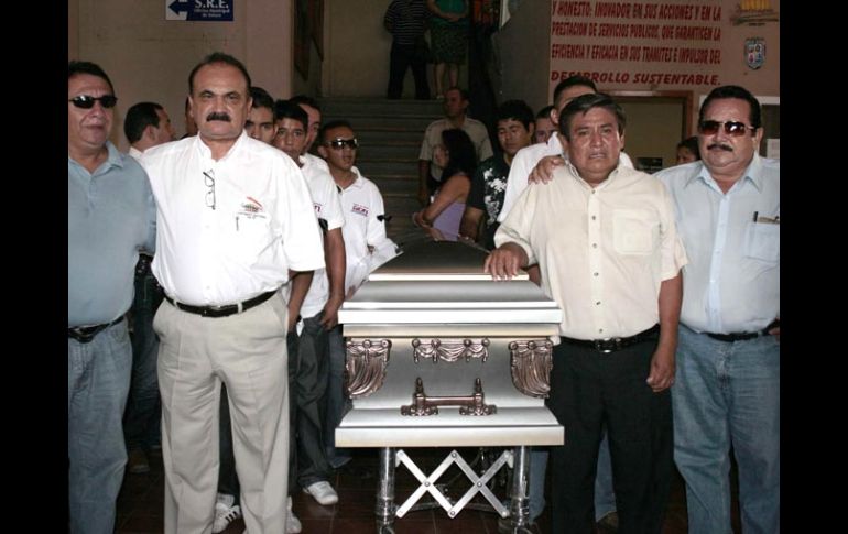 Aspecto del funeral del periodista Hugo Alfredo Olivera, asesinado la madrugada del martes en Apatzingán, Michoacán. EL UNIVERSAL  /