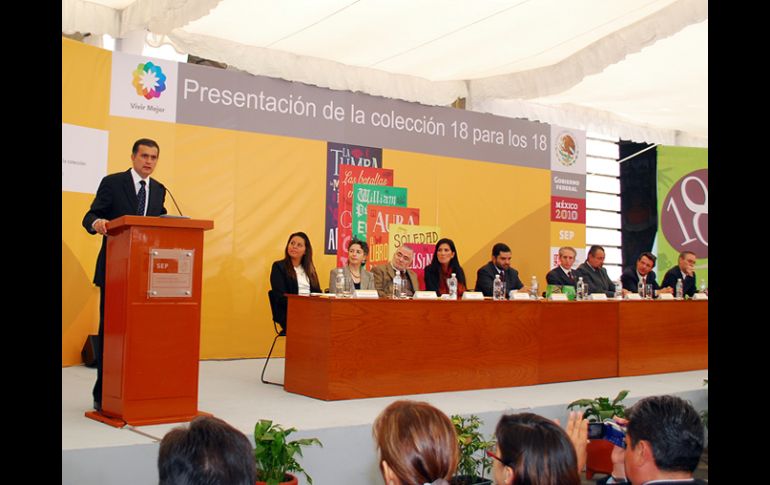 El secretario de Educación Pública, Alonso Lujambio, consideró que ''sólo la lectura nos sacará de la barbarie''. SEP.GOB.MX  /