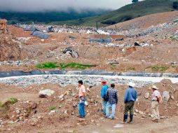 Durante el recorrido por Picachos, se pudo observar la contaminación de arroyos limpios por los lixiviados del vertedero. E. PACHECO  /