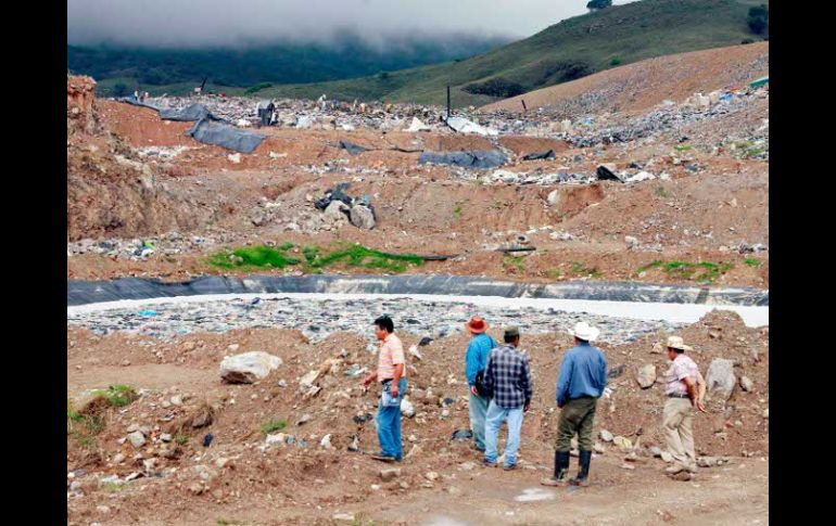 Durante el recorrido por Picachos, se pudo observar la contaminación de arroyos limpios por los lixiviados del vertedero. E. PACHECO  /