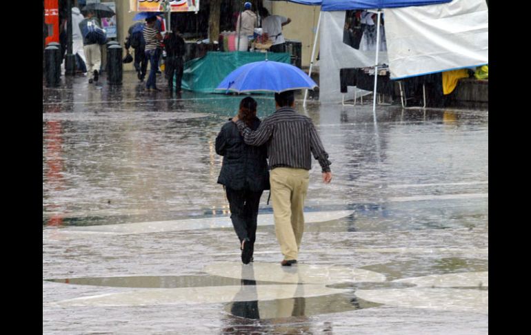 La lluvia que inició la noche del miércoles causó los principales daños en los municipios de Zapopan. E. BARRERA  /