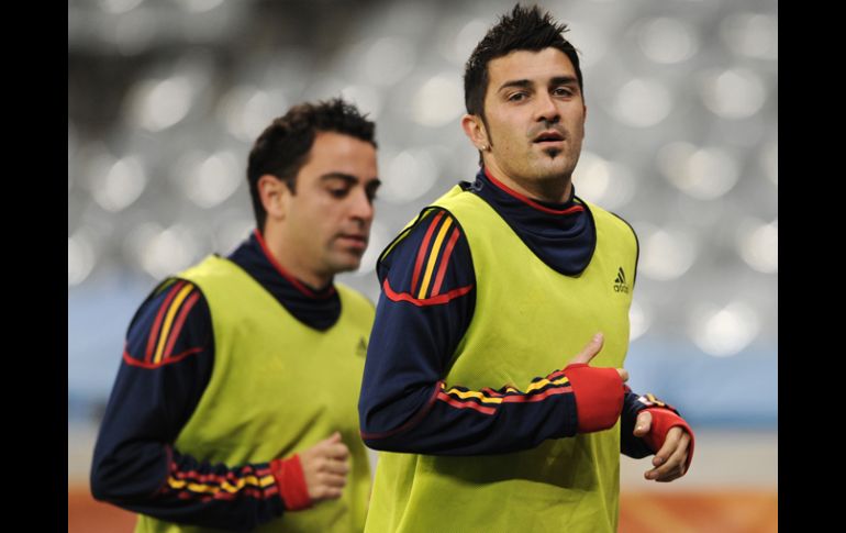 Xavier Hernández y David Villa trotan en el entrenamiento de la “Furia”. GETTY IMAGES SPORT  /