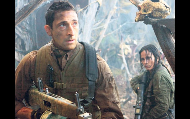 Adrien Brody  y Alice Braga, durante una escena de ''Predators''. AP  /