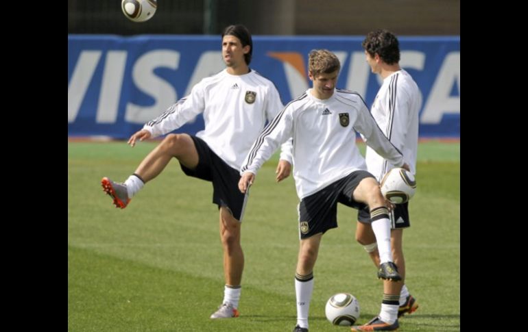 Los jugadores alemanes en el entrenamiento de hoy. EFE  /