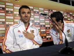 Carlos Marchena (izq.) durante una rueda de prensa. AFP  /