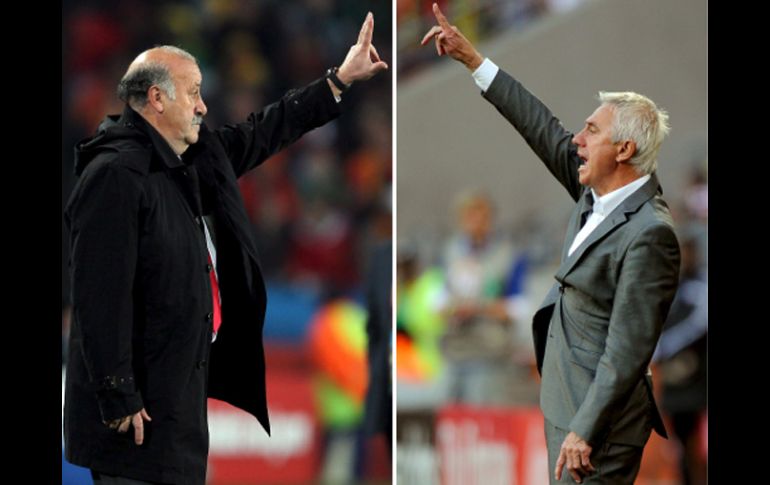 Los técnicos, Vicente del Bosque (izq.) y Bert van Marwijk. EFE  /