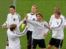 Jugadores de la Selección de Alemania, durante entrenamiento en Puerto Elizabeth. EFE  /