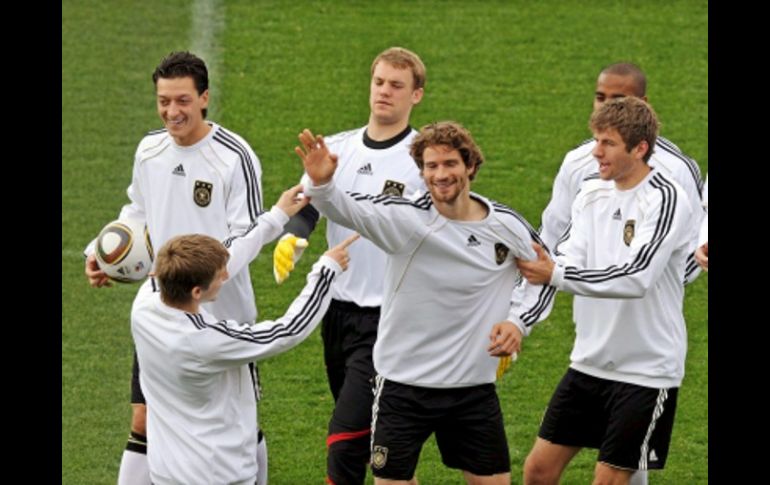 Jugadores de la Selección de Alemania, durante entrenamiento en Puerto Elizabeth. EFE  /