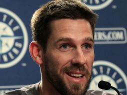 Cliff Lee anunció ayer mediante rueda de prensa su cambio a los Rangers de Texas. AP  /