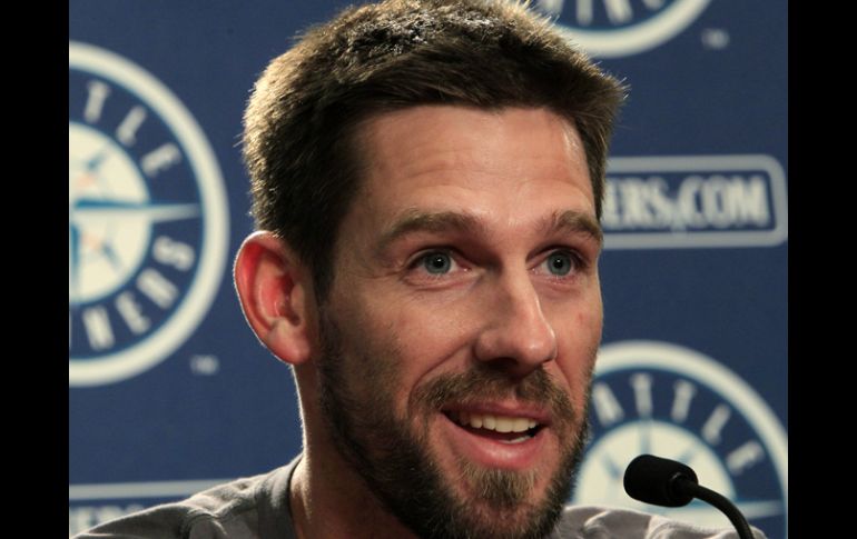 Cliff Lee anunció ayer mediante rueda de prensa su cambio a los Rangers de Texas. AP  /