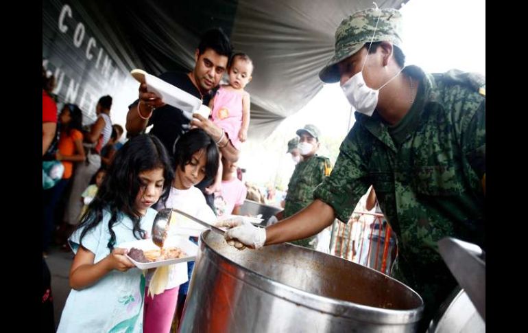 El Ejército Mexicano trabaja para llevar auxilio, alimentos y medicinas a miles de familias damnificadas. REUTERS  /