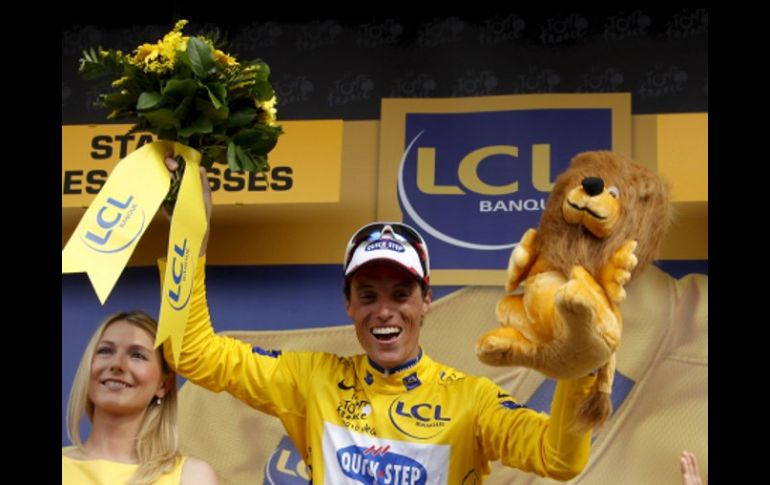 Sylvain Chavanel, con el Maillot amarillo de líder de la general en la séptima etapa del Tour de Francia. EFE  /