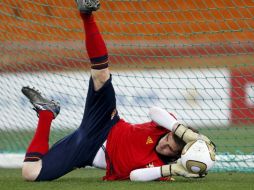 El capitán de España Iker Casillas en el entrenamiento de hoy. REUTERS  /