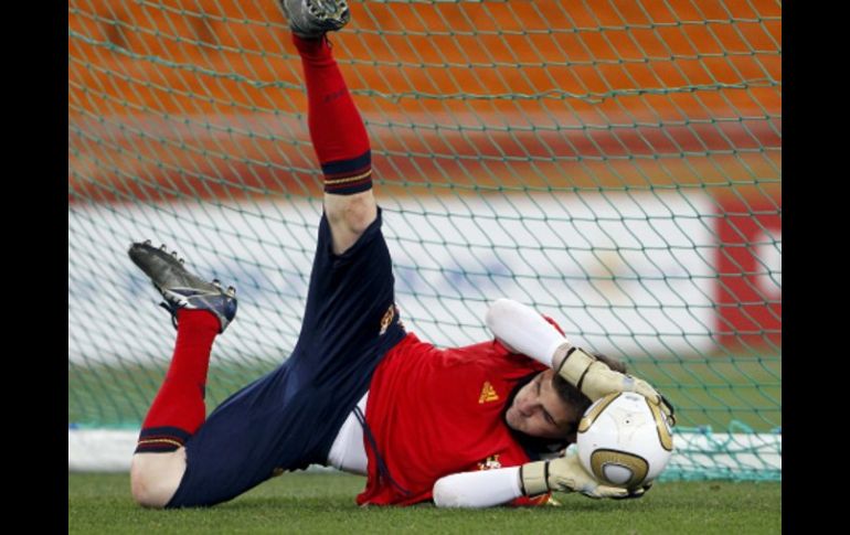 El capitán de España Iker Casillas en el entrenamiento de hoy. REUTERS  /